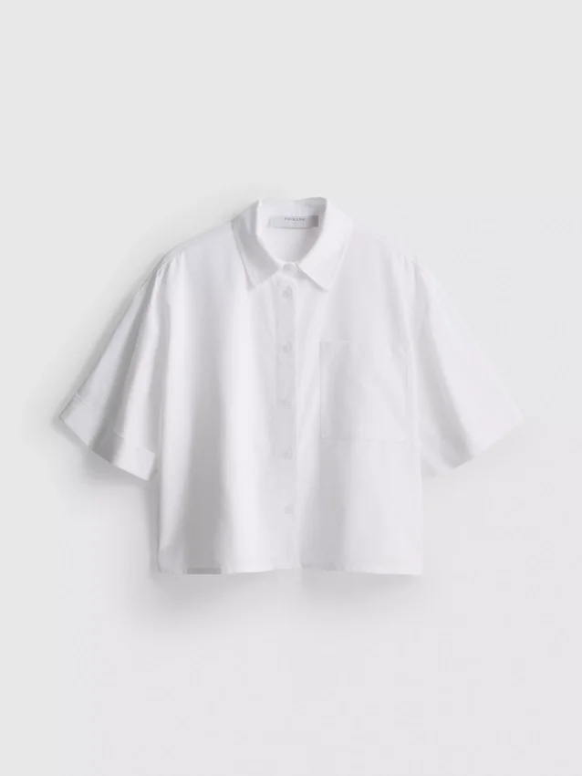 Kurzes, kastenförmiges Oxford-Shirt mit kurzen Ärmeln Kurzes, kastenförmiges Oxford-Shirt mit kurzen Ärmeln