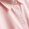 Kurzes, kastenförmiges Oxford-Shirt mit kurzen Ärmeln Kurzes, kastenförmiges Oxford-Shirt mit kurzen Ärmeln