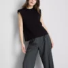 Kurzes, ärmelloses T-Shirt mit Schulterpolstern Kurzes, ärmelloses T-Shirt mit Schulterpolstern
