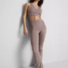 Kurzes Sport-Top mit V-Ausschnitt Kurzes Sport-Top mit V-Ausschnitt