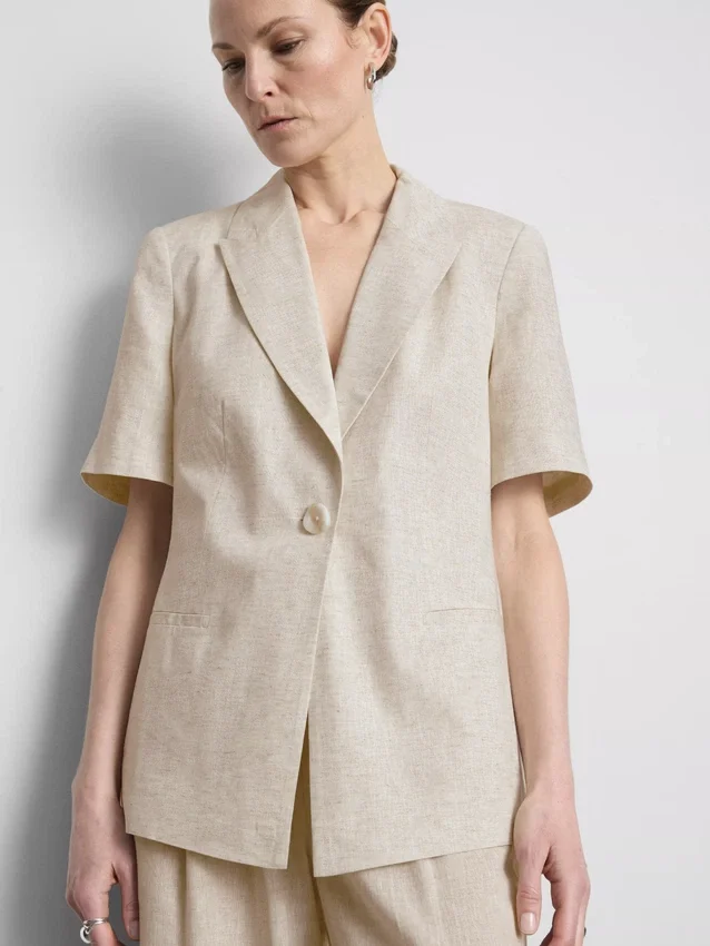 Kurzärmeliger Blazer aus Leinenmischung Kurzärmeliger Blazer aus Leinenmischung