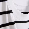 Kurzärmeliges, gestreiftes T-Shirt mit Rundhalsausschnitt Kurzärmeliges, gestreiftes T-Shirt mit Rundhalsausschnitt