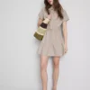 Kurzärmeliges, gestuftes Minikleid Kurzärmeliges, gestuftes Minikleid