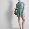 Kurzärmeliges, gestuftes Minikleid Kurzärmeliges, gestuftes Minikleid