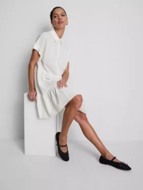 Kurzärmeliges, gestuftes Minikleid