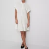 Kurzärmeliges, gestuftes Minikleid Kurzärmeliges, gestuftes Minikleid