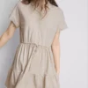 Kurzärmeliges, gestuftes Minikleid Kurzärmeliges, gestuftes Minikleid