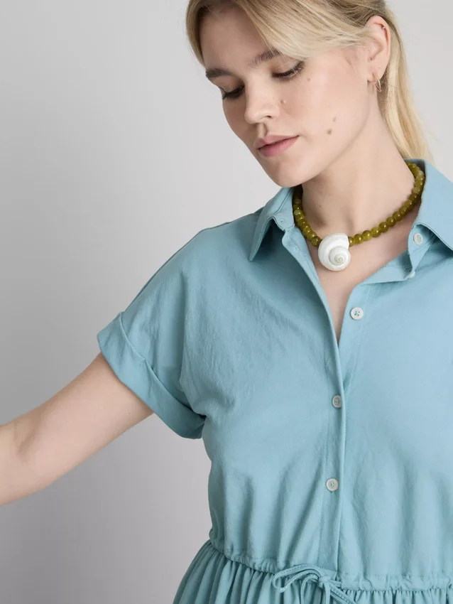 Kurzärmeliges, gestuftes Minikleid Kurzärmeliges, gestuftes Minikleid