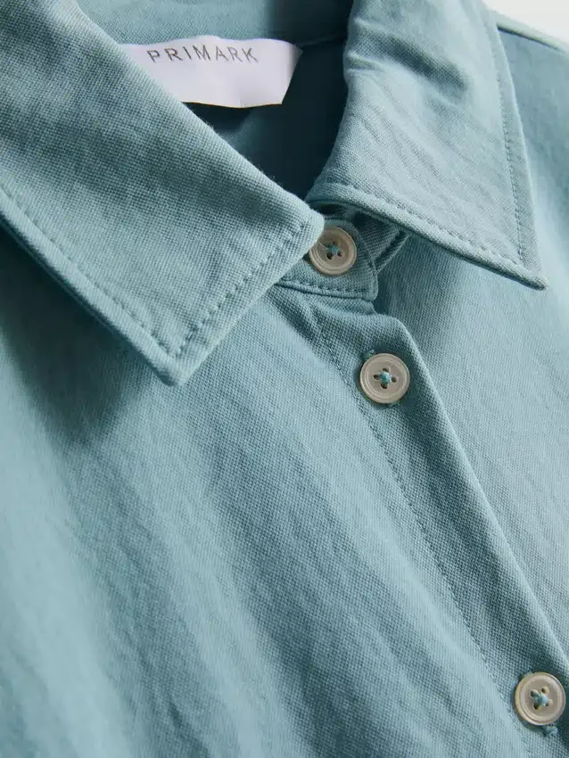 Kurzärmeliges, gestuftes Minikleid Kurzärmeliges, gestuftes Minikleid
