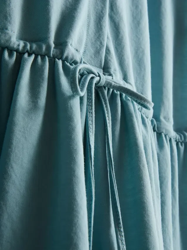 Kurzärmeliges, gestuftes Minikleid Kurzärmeliges, gestuftes Minikleid