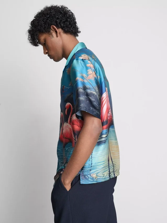 Kurzärmeliges Hemd mit Knöpfen und Flamingo-Print Kurzärmeliges Hemd mit Knöpfen und Flamingo-Print