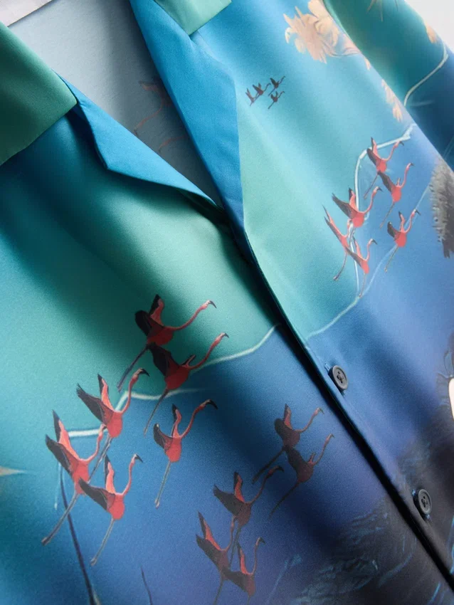 Kurzärmeliges Hemd mit Knöpfen und Flamingo-Print Kurzärmeliges Hemd mit Knöpfen und Flamingo-Print
