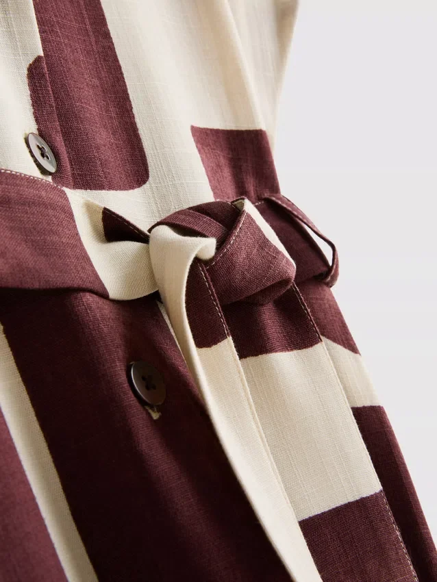 Kurzärmeliges Midi-Shirt-Kleid Kurzärmeliges Midi-Shirt-Kleid