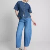 Kurzärmeliges Oberteil aus Baumwoll-Denim mit tailliertem Schnitt