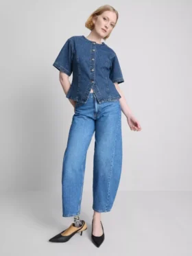 Kurzärmeliges Oberteil aus Baumwoll-Denim mit tailliertem Schnitt
