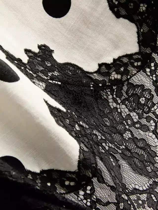 Lang geschnittenes Spitzen-Tanktop aus Baumwollmischung Lang geschnittenes Spitzen-Tanktop aus Baumwollmischung