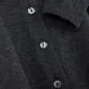 Langärmelige Strickjacke mit Rundhalsausschnitt Langärmelige Strickjacke mit Rundhalsausschnitt