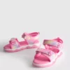 Leuchtende Trekkersandalen