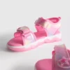 Leuchtende Trekkersandalen