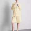 Lila Blazer mit einreihigem Verschluss Lila Blazer mit einreihigem Verschluss
