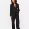Lila Blazer mit einreihigem Verschluss Lila Blazer mit einreihigem Verschluss