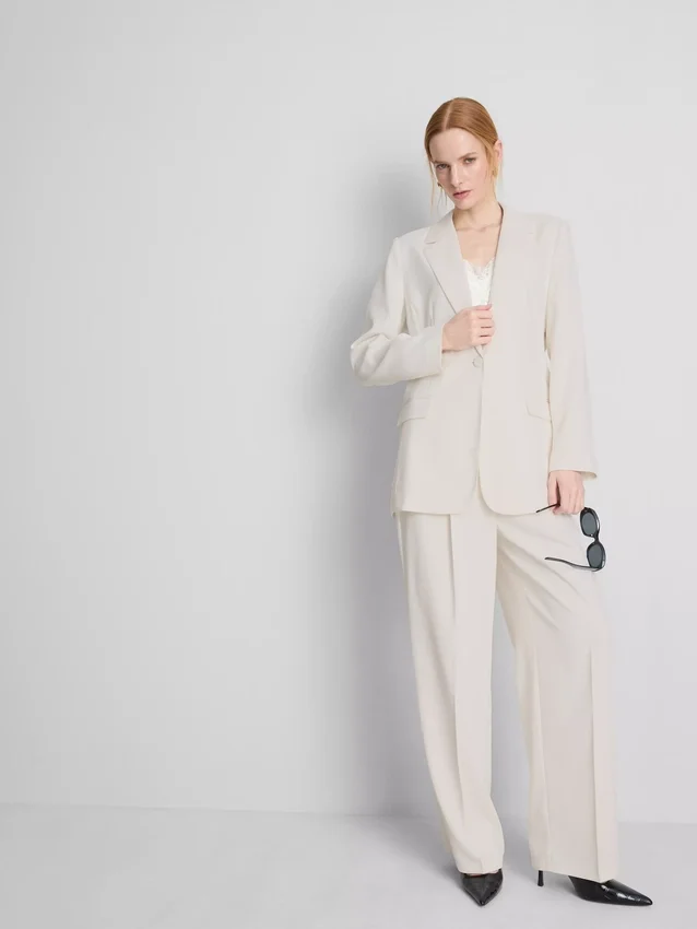 Lila Blazer mit einreihigem Verschluss Lila Blazer mit einreihigem Verschluss