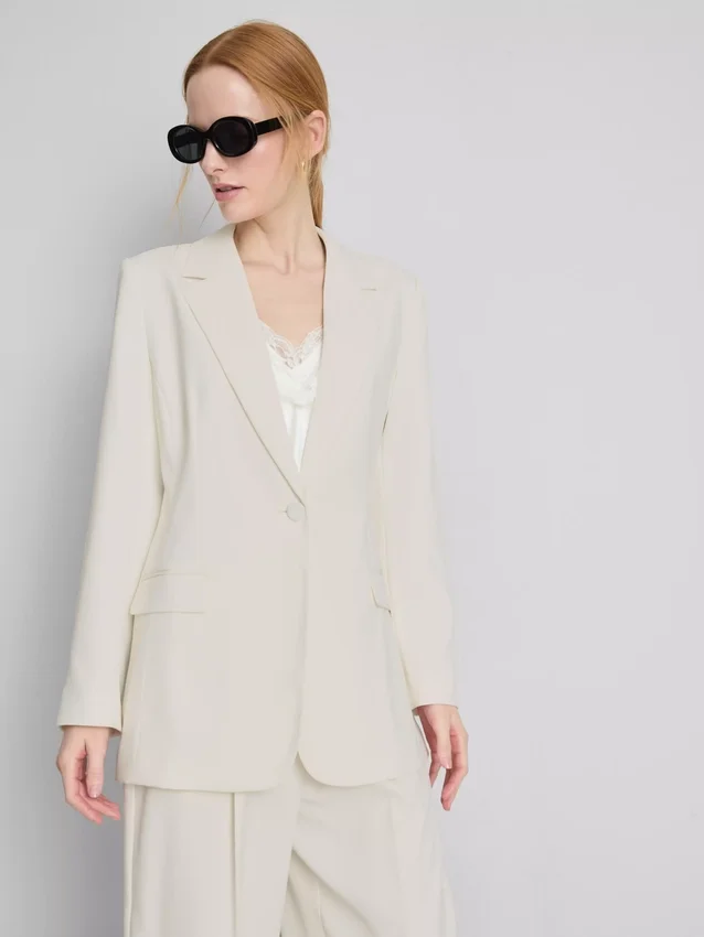 Lila Blazer mit einreihigem Verschluss Lila Blazer mit einreihigem Verschluss