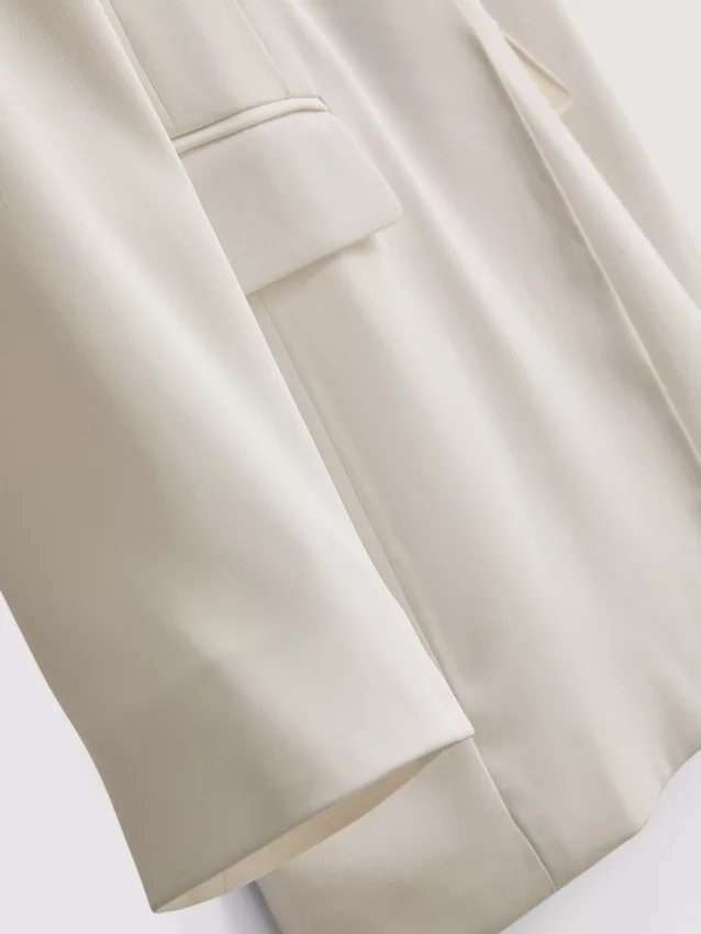 Lila Blazer mit einreihigem Verschluss Lila Blazer mit einreihigem Verschluss