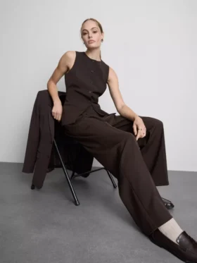 Lila Hose mit geradem Bein