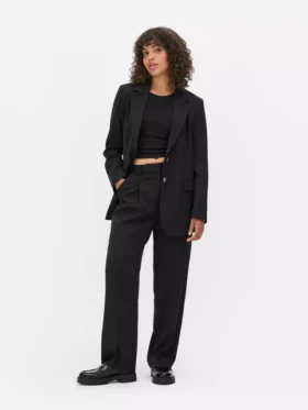 Lila Hose mit geradem Bein