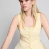 Lila Weste mit U-Ausschnitt Lila Weste mit U-Ausschnitt