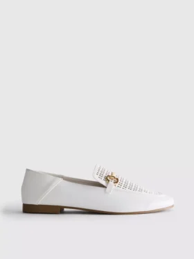 Loafer aus Kunstleder mit lasergeschnittenem Trensenzaum-Motiv