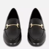 Loafer aus Kunstleder mit Schnalle