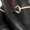Loafer aus Kunstleder mit Schnalle