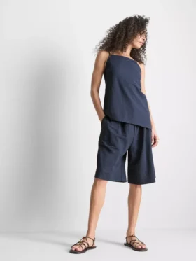 Locker sitzende Bermudashorts mit Struktur