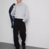Locker sitzende Jeans mit mittlerer Leibhöhe und geradem Bein