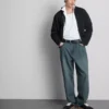 Locker sitzende Jeans mit mittlerer Leibhöhe und geradem Bein Locker sitzende Jeans mit mittlerer Leibhöhe und geradem Bein