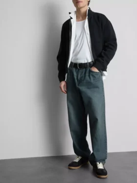 Locker sitzende Jeans mit mittlerer Leibhöhe und geradem Bein