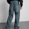 Locker sitzende Jeans mit mittlerer Leibhöhe und geradem Bein Locker sitzende Jeans mit mittlerer Leibhöhe und geradem Bein