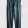Locker sitzende Jeans mit mittlerer Leibhöhe und geradem Bein Locker sitzende Jeans mit mittlerer Leibhöhe und geradem Bein