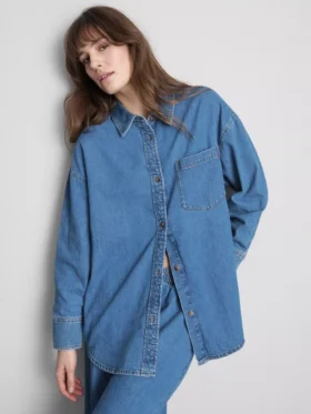 Locker sitzendes Baumwoll-Denim-Hemd mit Knopfleiste
