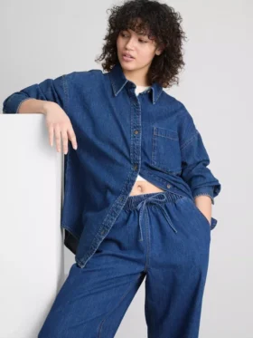 Locker sitzendes Baumwoll-Denim-Hemd mit Knopfleiste