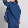 Locker sitzendes Baumwoll-Denim-Hemd mit Knopfleiste Locker sitzendes Baumwoll-Denim-Hemd mit Knopfleiste
