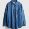 Locker sitzendes Baumwoll-Denim-Hemd mit Knopfleiste Locker sitzendes Baumwoll-Denim-Hemd mit Knopfleiste