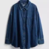Locker sitzendes Baumwoll-Denim-Hemd mit Knopfleiste Locker sitzendes Baumwoll-Denim-Hemd mit Knopfleiste