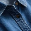 Locker sitzendes Baumwoll-Denim-Hemd mit Knopfleiste Locker sitzendes Baumwoll-Denim-Hemd mit Knopfleiste