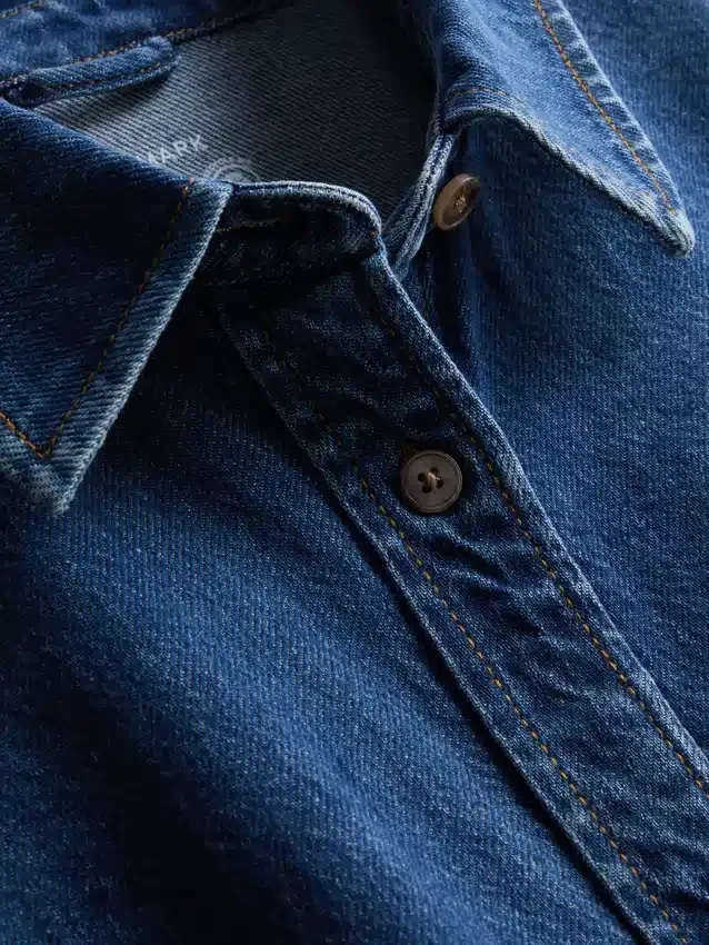 Locker sitzendes Baumwoll-Denim-Hemd mit Knopfleiste Locker sitzendes Baumwoll-Denim-Hemd mit Knopfleiste