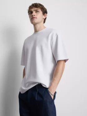 Locker sitzendes Kurzarm-T-Shirt