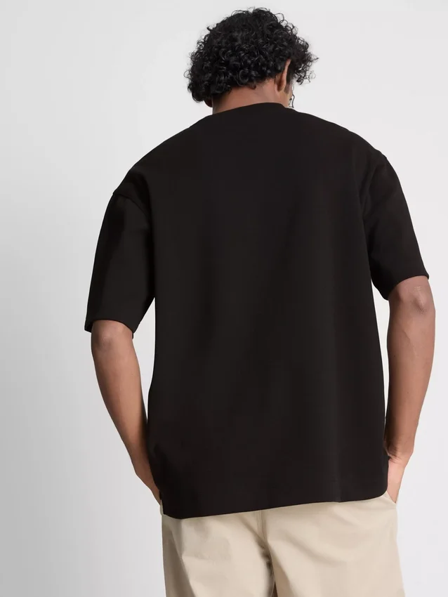 Locker sitzendes Kurzarm-T-Shirt Locker sitzendes Kurzarm-T-Shirt