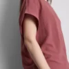 Locker sitzendes T-Shirt mit Rundhalsausschnitt und guter Luftzirkulation Locker sitzendes T-Shirt mit Rundhalsausschnitt und guter Luftzirkulation
